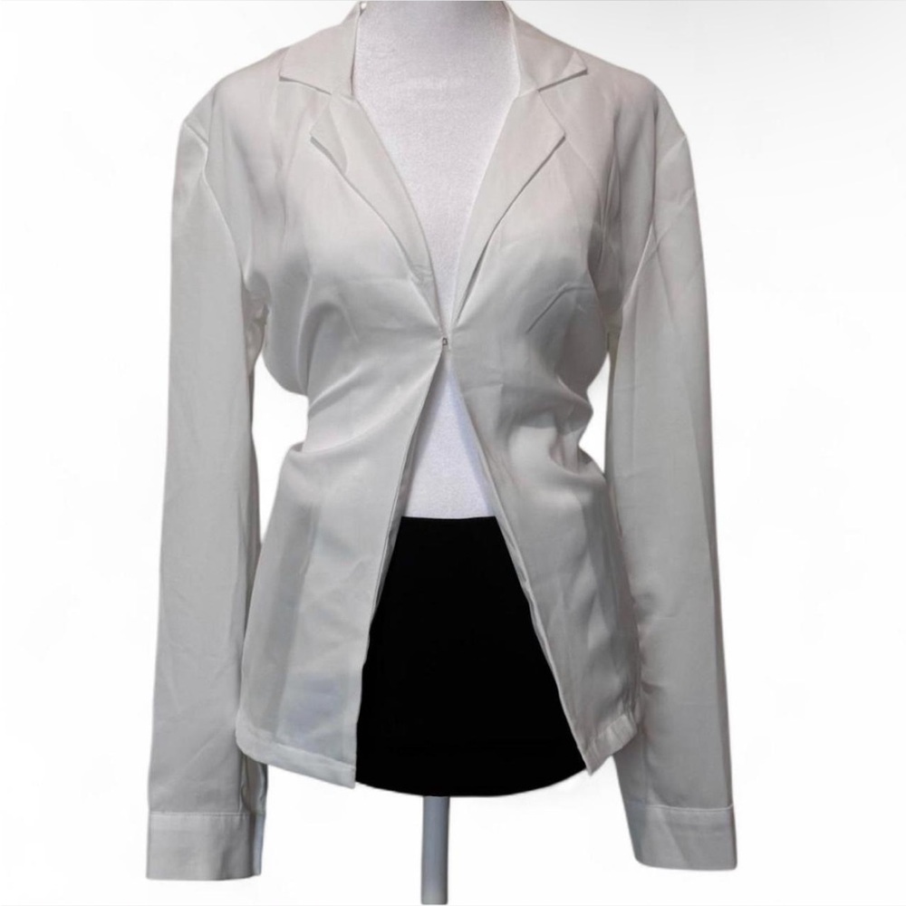 White long sleeve collared blouse blazer